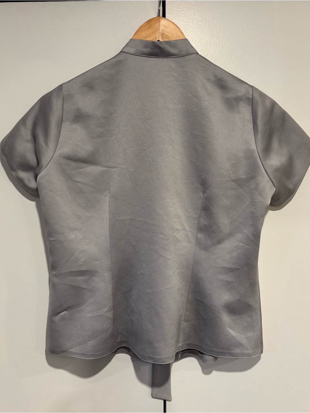 Gray Tie-Neck Short Sleeve Blouse - Picture 2 of 5